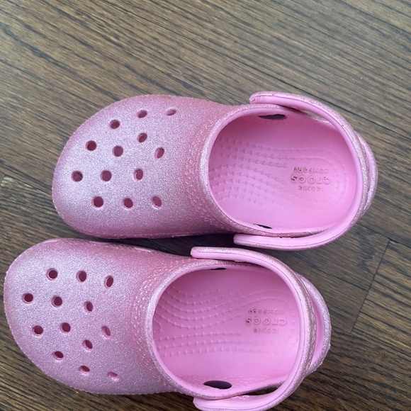 Pink sparkly toddler crocs (size 7) - Picture 2 of 4